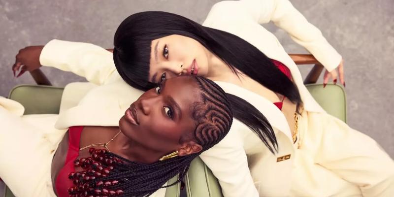 Jeannie and Doechi posing